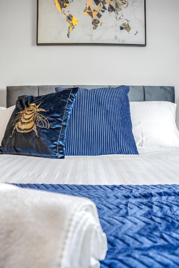 Appartement Modern & Spacious 2 Bedroom House - Free Parking - Front & Back Garden - Private Main Door Entrance EDI
